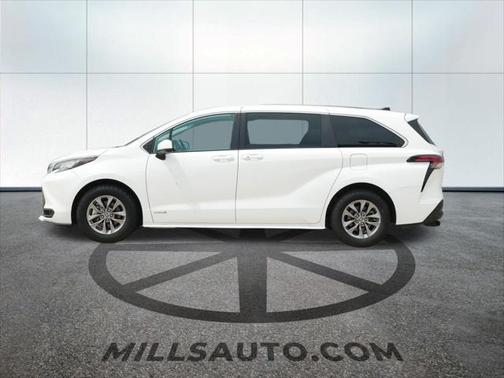2021 Toyota Sienna LE
