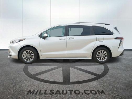 2024 Toyota Sienna XLE 7 Passenger
