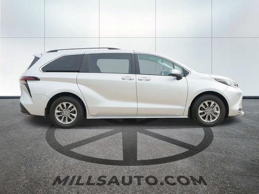 2024 Toyota Sienna XLE 7 Passenger