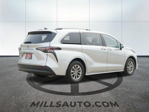 2024 Toyota Sienna XLE 7 Passenger