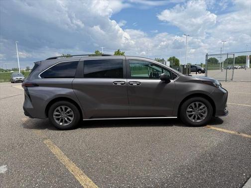 2024 Toyota Sienna XLE