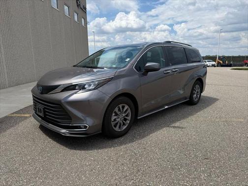 2024 Toyota Sienna XLE