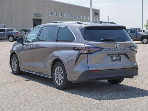 2024 Toyota Sienna XLE