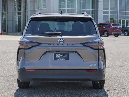 2024 Toyota Sienna XLE