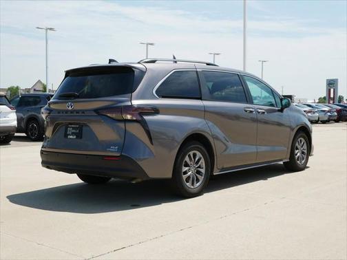2024 Toyota Sienna XLE