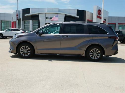 2024 Toyota Sienna XLE