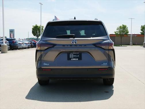2024 Toyota Sienna XLE