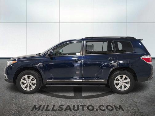 Nautical Blue Metallic 2013 Toyota Highlander SE