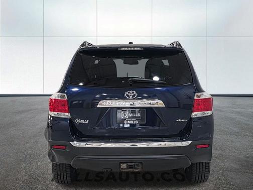Nautical Blue Metallic 2013 Toyota Highlander SE