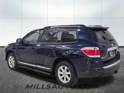 Nautical Blue Metallic 2013 Toyota Highlander SE