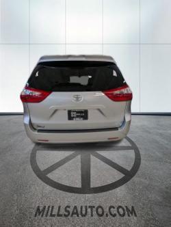 2020 Toyota Sienna XLE