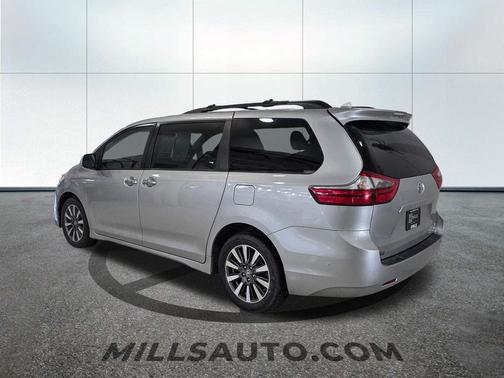 2020 Toyota Sienna XLE