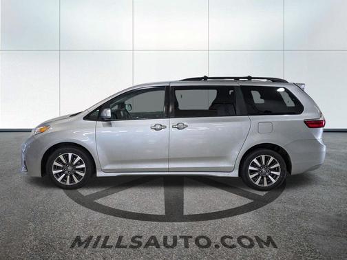 2020 Toyota Sienna XLE