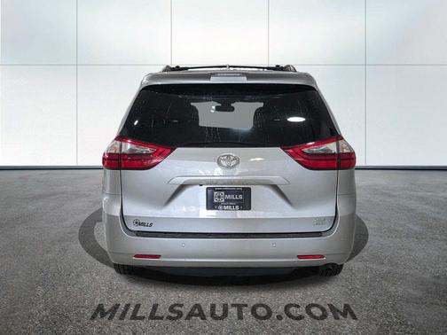 2020 Toyota Sienna XLE