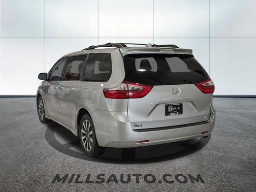 2020 Toyota Sienna XLE