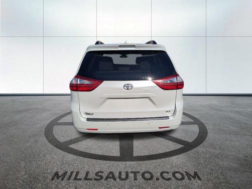 2018 Toyota Sienna SE