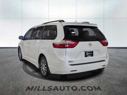 2018 Toyota Sienna XLE