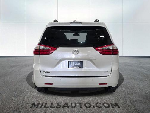 2018 Toyota Sienna XLE