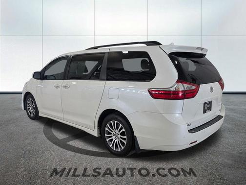 2018 Toyota Sienna XLE