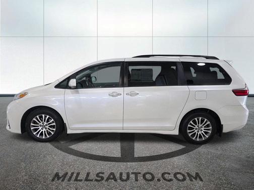 2018 Toyota Sienna XLE