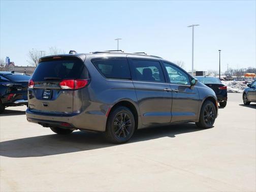 2020 Chrysler Pacifica L