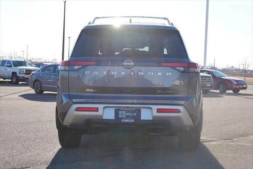 2025 Nissan Pathfinder SL 4WD