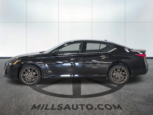 Super Black Clearcoat 2025 Nissan Altima SR AWD