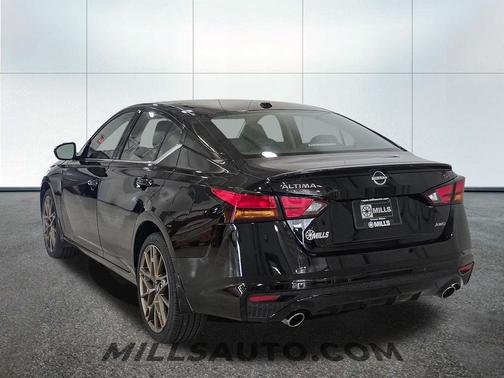 Super Black Clearcoat 2025 Nissan Altima SR AWD