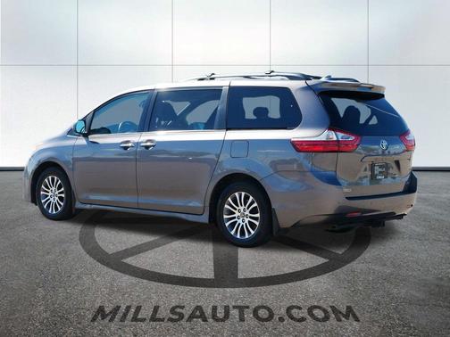 2018 Toyota Sienna XLE