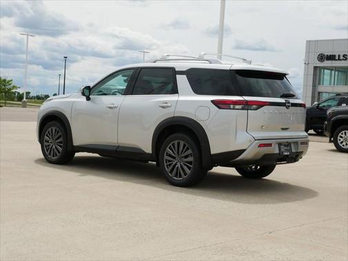 2025 Nissan Pathfinder SL 4WD
