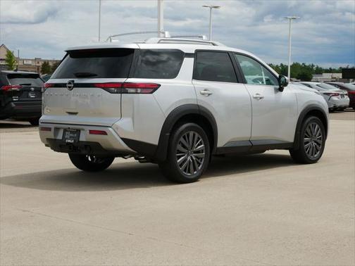 2025 Nissan Pathfinder SL 4WD
