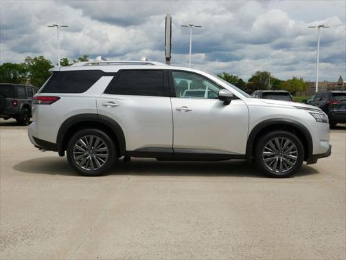 2025 Nissan Pathfinder SL 4WD