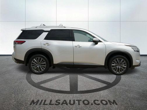 2025 Nissan Pathfinder SL 4WD