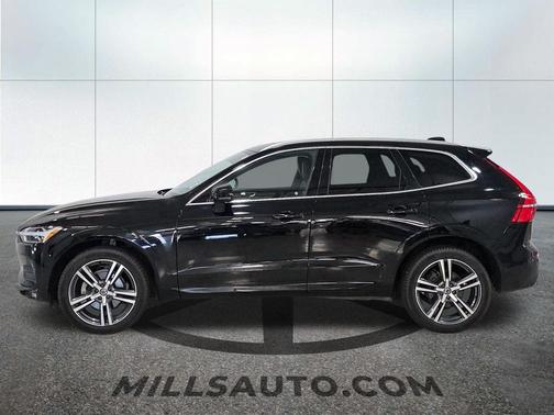 Onyx Black Metallic 2021 Volvo XC60 T5 Momentum