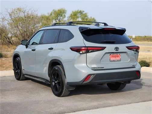 2025 Toyota Highlander Hybrid XLE