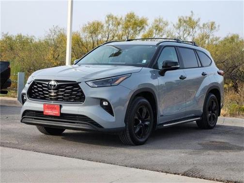 2025 Toyota Highlander Hybrid XLE