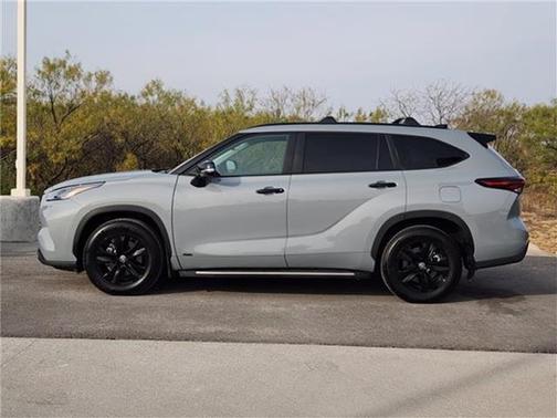 2025 Toyota Highlander Hybrid XLE