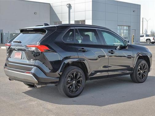 2022 Toyota RAV4 Hybrid SE