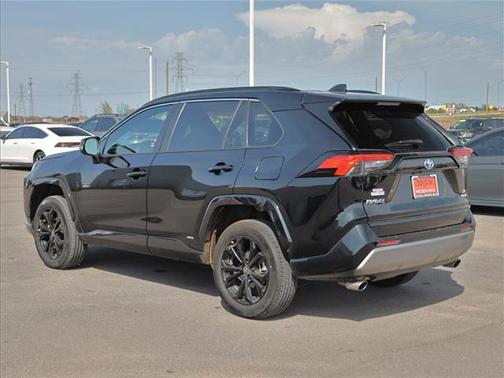 2022 Toyota RAV4 Hybrid SE