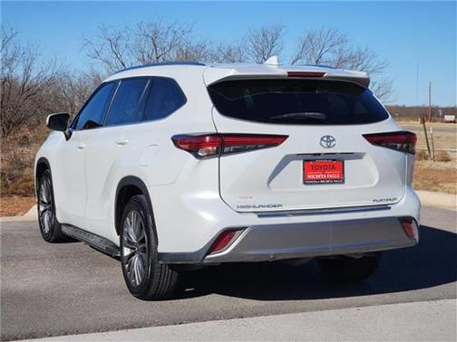 2022 Toyota Highlander Platinum