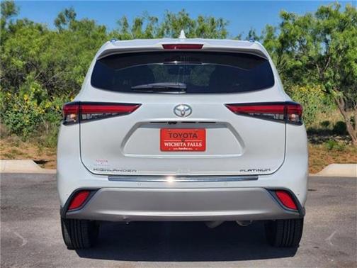 2022 Toyota Highlander Platinum