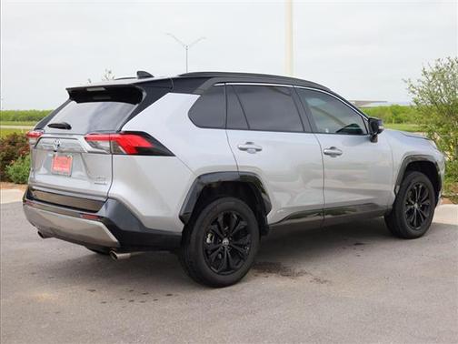 2022 Toyota RAV4 Hybrid SE