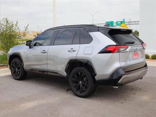 2022 Toyota RAV4 Hybrid SE