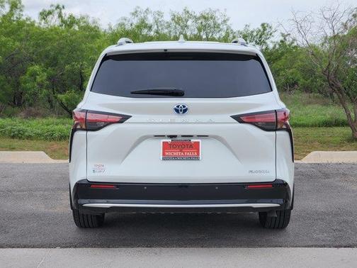 WHITE 2025 Toyota Sienna Platinum