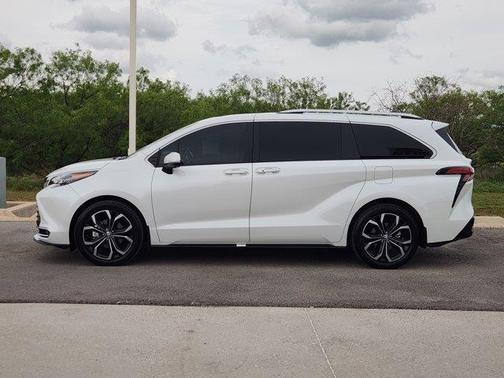 WHITE 2025 Toyota Sienna Platinum
