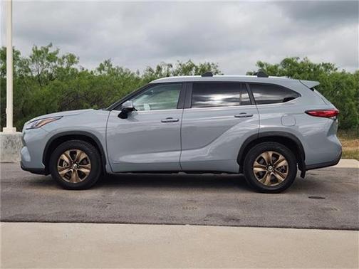 2023 Toyota Highlander Hybrid XLE