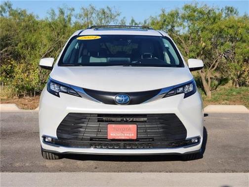 2024 Toyota Sienna XLE 8 Passenger