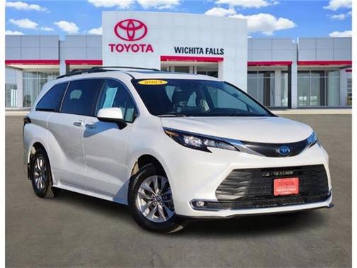 2024 Toyota Sienna XLE 8 Passenger