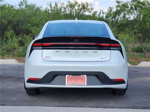 2025 Toyota Prius LE