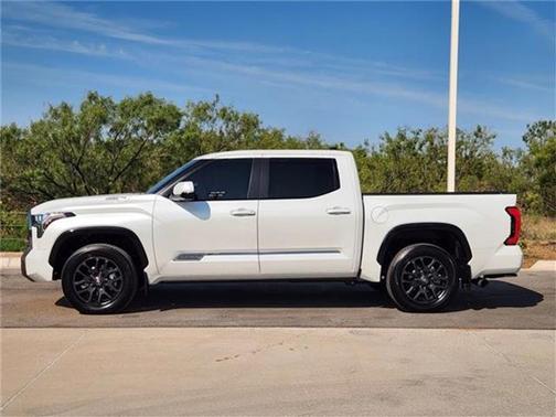 2025 Toyota Tundra Hybrid Platinum